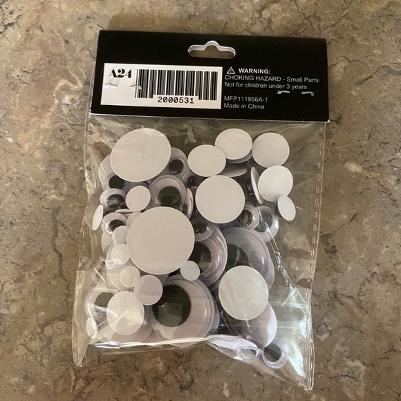 A24 EVERYTHING EVERYWHERE ALL AT ONCE GOOGLY EYES - Picture 4 of 4